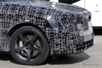 ド迫力！ 巨大23インチタイヤ装着、BMW『iX5』次期型の新たな“Mバッジ”の正体