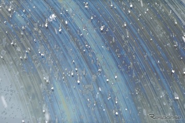 フロントガラスの油膜取りで雨の日の視界改善！ 洗車だけでは落ちない汚れの正しい対策～Weeklyメンテナンス～ 画像