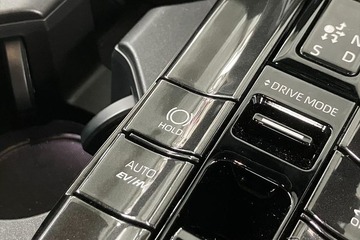 トヨタ『クラウン』のブレーキホールド機能を自動でオン/オフ、ブリッツ「ブレーキホールドジャンパー」が適合 画像