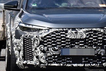 アウディのスーパーSUV『RS Q5』は630馬力級PHEVに!? ワイドボディの開発車両をスクープ