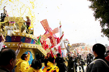 【USJ】15周年イベント盛大に開幕!“やり過ぎ”演出のパレードにゲスト大熱狂! 画像