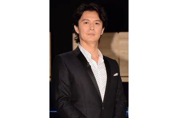 福山雅治、新婚生活では「歌わないですよ（笑）」 画像