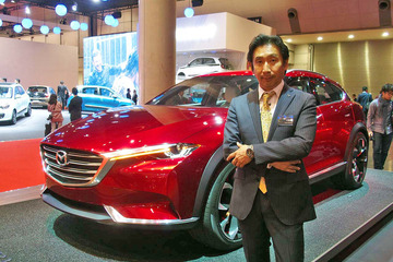 【東京モーターショー15】マツダ 越 KOERU は CX-5 後継にあらず…小泉チーフデザイナー 画像