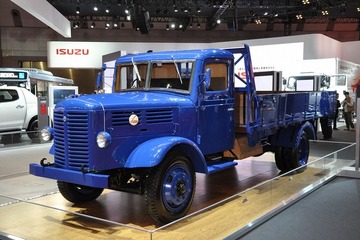 【東京モーターショー15】いすゞブースで光る、フルレストアされた1948年製造「TX80型トラック」 画像