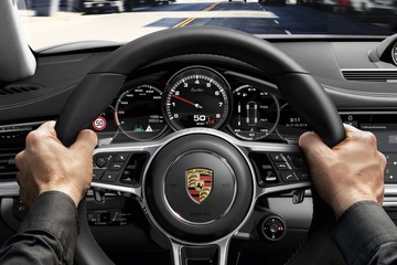 ポルシェ パナメーラ 新型、次世代アシスタンス システム採用 画像
