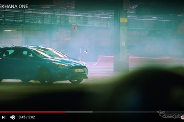 世界一のドローン使い、フォード車と対決［動画］ 画像