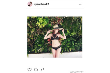 小島陽菜、惜しみなくセクシービキニを再び 画像