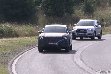 【動画】流れるウィンカー光る…VWトゥアレグ次期型、アウディQ7従え公道テスト開始! 画像