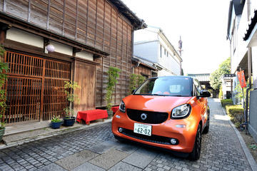 スマート フォーツー 新型…取り回しの良さはトップレベル［写真蔵］ 画像