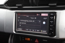 ヘッドユニットは純正ナビを使っている。コントロールはロックフォードの3SIXTY.3を使って多彩な調整を施している。 ヘッドユニットは純正ナビを使っている。コントロールはロックフォードの3SIXTY.3を使って多彩な調整を施している。