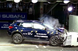 「理想の形につぶれた」スバル XV 新型、高い衝突安全性を動画で見る 画像