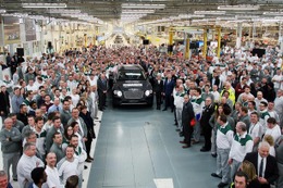 ベントレー の新型SUV、ベンテイガ …英国工場で生産開始 画像
