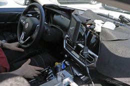 BMW i4 のコックピットは意外にも“普通な”デザイン？ スクープに成功 画像