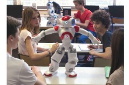 JTP、戸山高でロボット「NAO」を活用したプログラミング学習を提供 画像