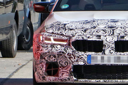 新型ヘッドライト光る！BMW M5セダン 大幅改良へ、デビューは2020年か 画像