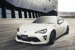 TOM'Sから根強い人気のTOYOTA 86（ZN6）後期用カスタムパーツに車検対応のオーバーフェンダー＆国内外で人気のLEDテールランプが数量限定で復刻 画像