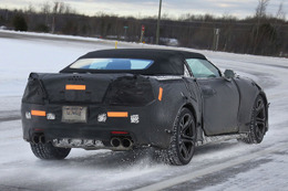 史上最強の カマロ、次期型 ZL1 が豪雪を駆け抜けた 画像