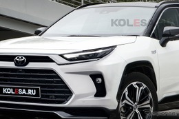 トヨタ『RAV4』次期型は現行デザインを継承!? 見た目はマイチェン、中身の進化は 画像