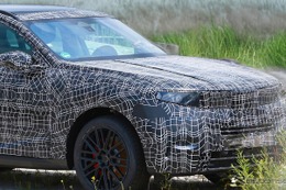 BMW『X5/iX5』も大型キドニーグリルと決別！「ノイエ・クラッセ」デザインで2026年デビューか 画像