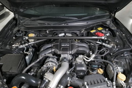 ほどよい「しなり」でしっとり上質な乗り味に、HKS『GR86/BRZ』用カーボンブレース発売 画像
