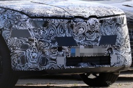 顔が激変！ BMWの最小SUV『X1』改良新型、ノイエクラッセ導入へ…プロトタイプを初スクープ 画像