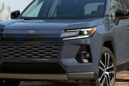 「輸入するの？」トヨタ『RAV4ハイブリッド』新型が先行して米国発売へ！SNSの注目は「ハンマーヘッド顔」 画像