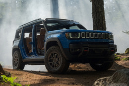 ジープの“四角い”新型電動SUVに熱視線！ 注目のオフロード性能に「ドア外せるのガチ」「ちゃんとジープらしい」の声も 画像