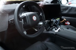 BMW M初の高性能フル電動SUV、『iX3 M』の内装を激写！ 画像