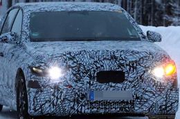 メルセデスベンツ『Eクラス』がロールスロイス顔に!? BEV版は『EQE』の名を捨てるのか