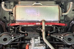 新型トヨタ『RAV4』のボディ剛性をアップ！ タナベ、ボディ補強パーツ「サステック・アンダーブレース」を発売 画像