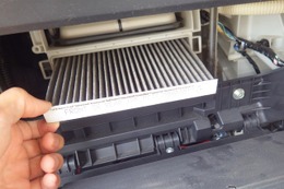 車のエアコンフィルター交換は必要？ 交換時期や方法、選び方をわかりやすく解説～Weeklyメンテナンス～ 画像