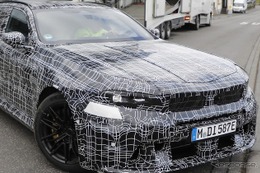 「ノイエクラッセ」はあきらめた？ BMW『M5』新型の最新プロトタイプ…スリムなLED採用へ
