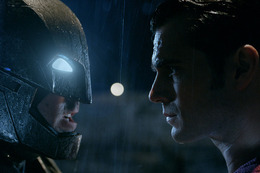 2大ヒーローが激突！『バットマン vs スーパーマン』アクション満載の最新映像到着 画像