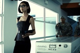 『バットマン vs スーパーマン』世紀の対決に日本人女優TAO参戦！ 画像