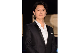 福山雅治、新婚生活では「歌わないですよ（笑）」 画像