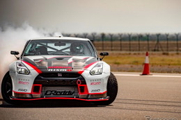 日産 GT-R、高速ドリフト走行のギネス新記録…304.96km/h 画像