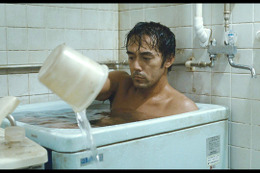 【特別映像】阿部寛、“よい風呂の日”に団地入浴シーン到着！『海よりもまだ深く』 画像