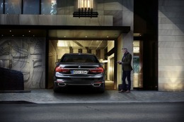 BMW、遠隔駐車システムを 7シリーズ にオプション設定…量産車初 画像