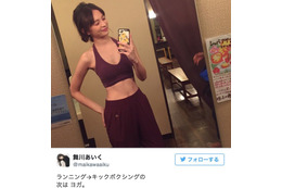 モデル・舞川あいく、美しすぎる腹筋披露…キックボクシングやテニスに挑戦 画像