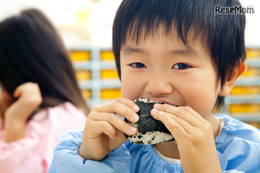 子どもの食、ゆとりある世帯は魚・野菜・果物多め…乳幼児栄養調査 画像