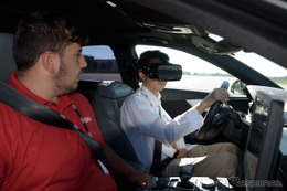 【アウディ TechDay 16】オキュラスを装着したまま運転し、先進安全装備を体験…VRトレーニング 画像