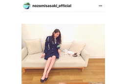 逮捕されたい!? 佐々木希、ミニスカ婦警姿で美脚露出 画像