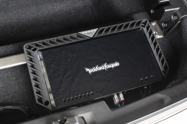パワーアンプにはロックフォードのT600-4をチョイス。同社のハイエンドユニットで高音質＆パワフルサウンドを引き出す。