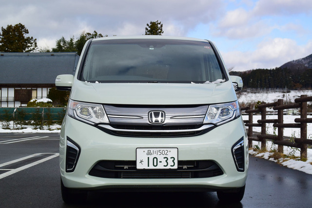 ホンダ ステップワゴン G・EX Honda SENSINGの正面。群馬・川場村にて。