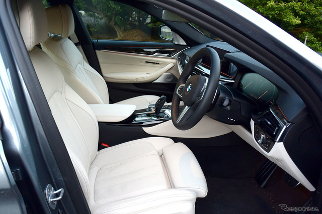 BMW 523d M Sportのフロントシートまわり。座面長含め、豊富な調整機能を有する。
