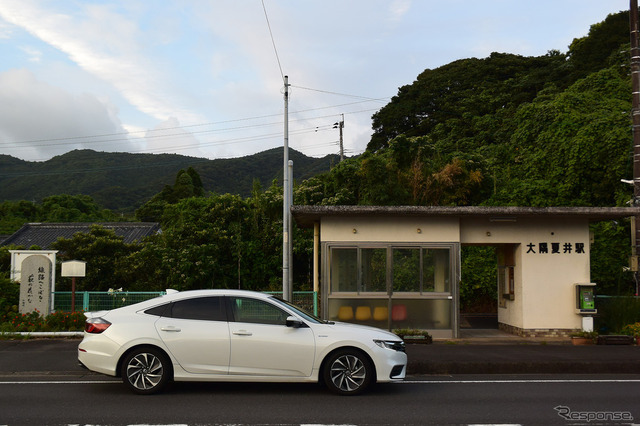 志布志で接続していた志布志線、大隅線はとうに廃止され、南宮崎~志布志間の90km近くを走る日南線だけが残された。ネットワークでなくなった長大な路線は年々衰退するのが運命。写真は鹿児島県に入ったところにある大隅夏井駅。