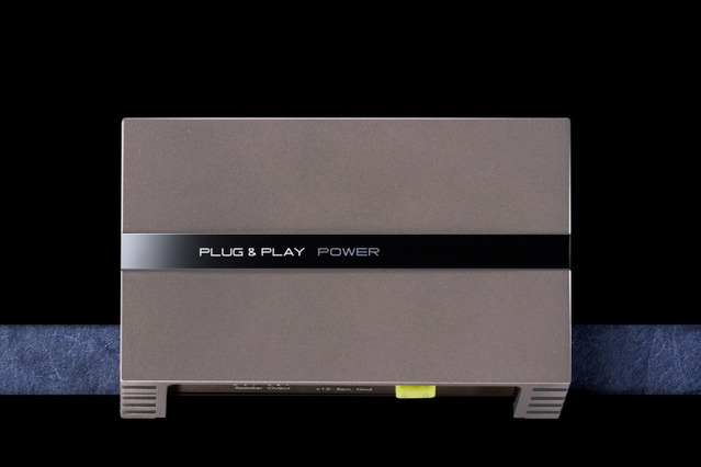 外部パアーアンプの一例（プラグ アンド プレイ・PLUG&PLAY POWER）。