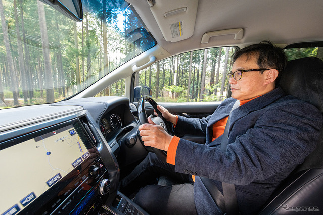 しっかりと路面を捉えて旋回性も高く、スムーズで乗り心地の良さは特筆モノ