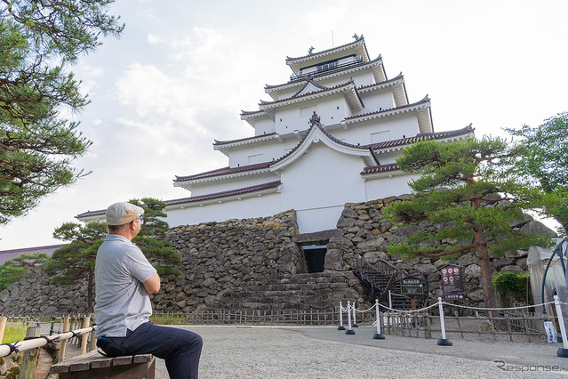 今回のドライブ最後の目的地である鶴ヶ城を眺めながら次のドライブ計画を立ててみる