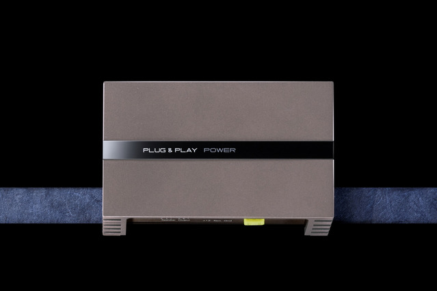 D級パワーアンプの一例（プラグアンドプレイ・PLUG&PLAY POWER）。